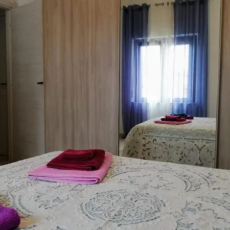 לינה וארוחת בוקר Sunshine House אלגהרו